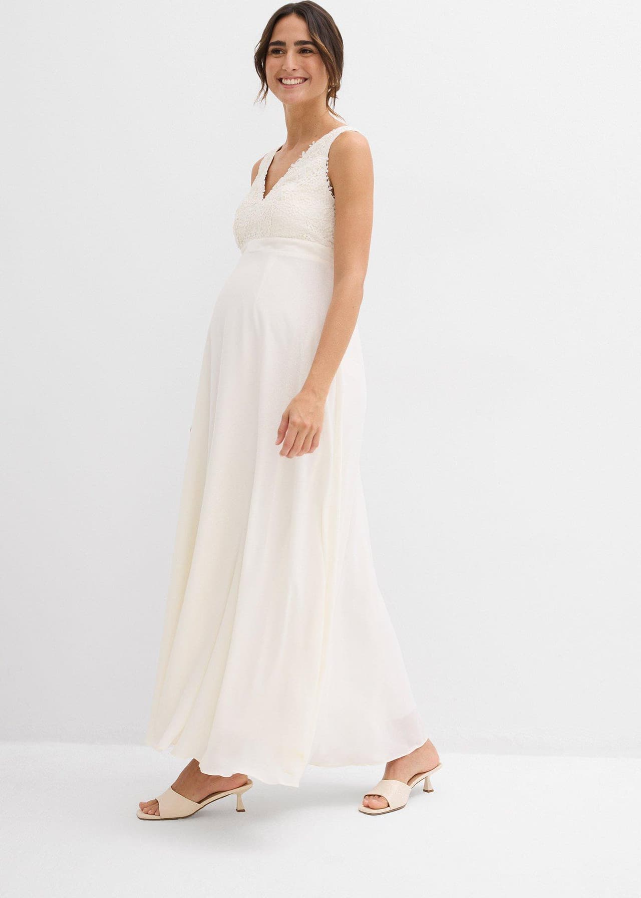 Mammbröllopsklänning av spets, satin och georgette