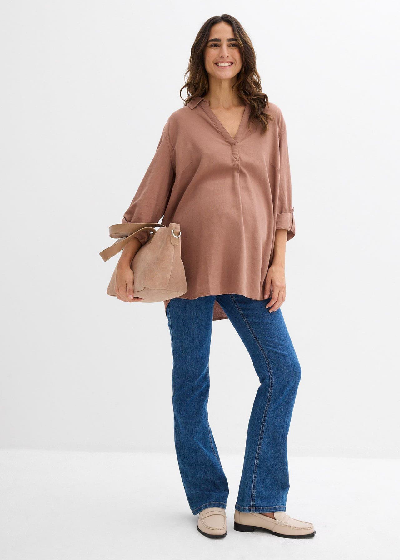 Mammajeans med ekologisk bomull och lätt utställda ben