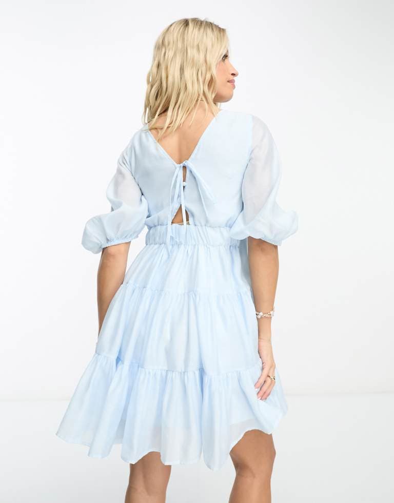 ASOS DESIGN Maternity – Babyblå miniklänning i voile med skiktad passform och vriden framsida från ASOS Maternity - bild 2