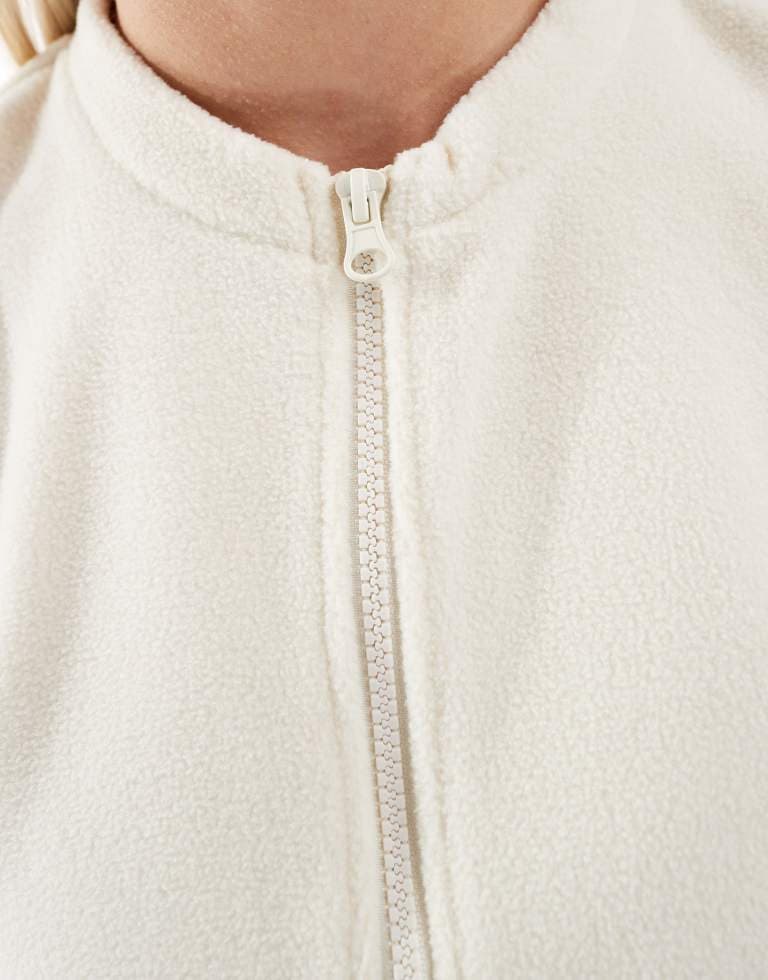 Mamalicious gravid zip-fram fleece med breda ärmar i krämfärgad från Mamalicious - bild 2
