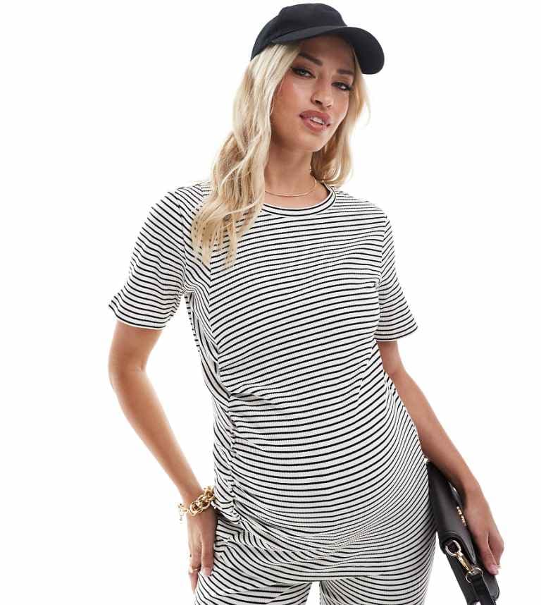 Mamalicious graviditet ribbad rynkad framsida kortärmad topp koord i randig design från Mamalicious
