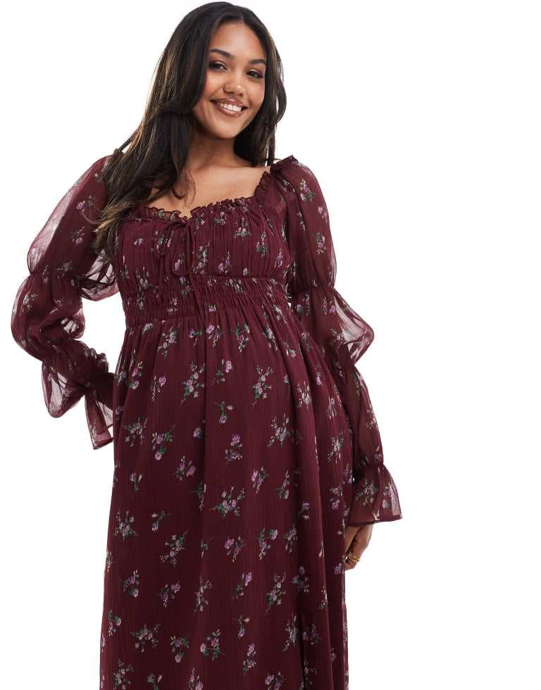 ASOS DESIGN Graviditet mjölkpiga långärmad klänning med smockad midja i bordeauxblommig mönster från ASOS Maternity - bild 2