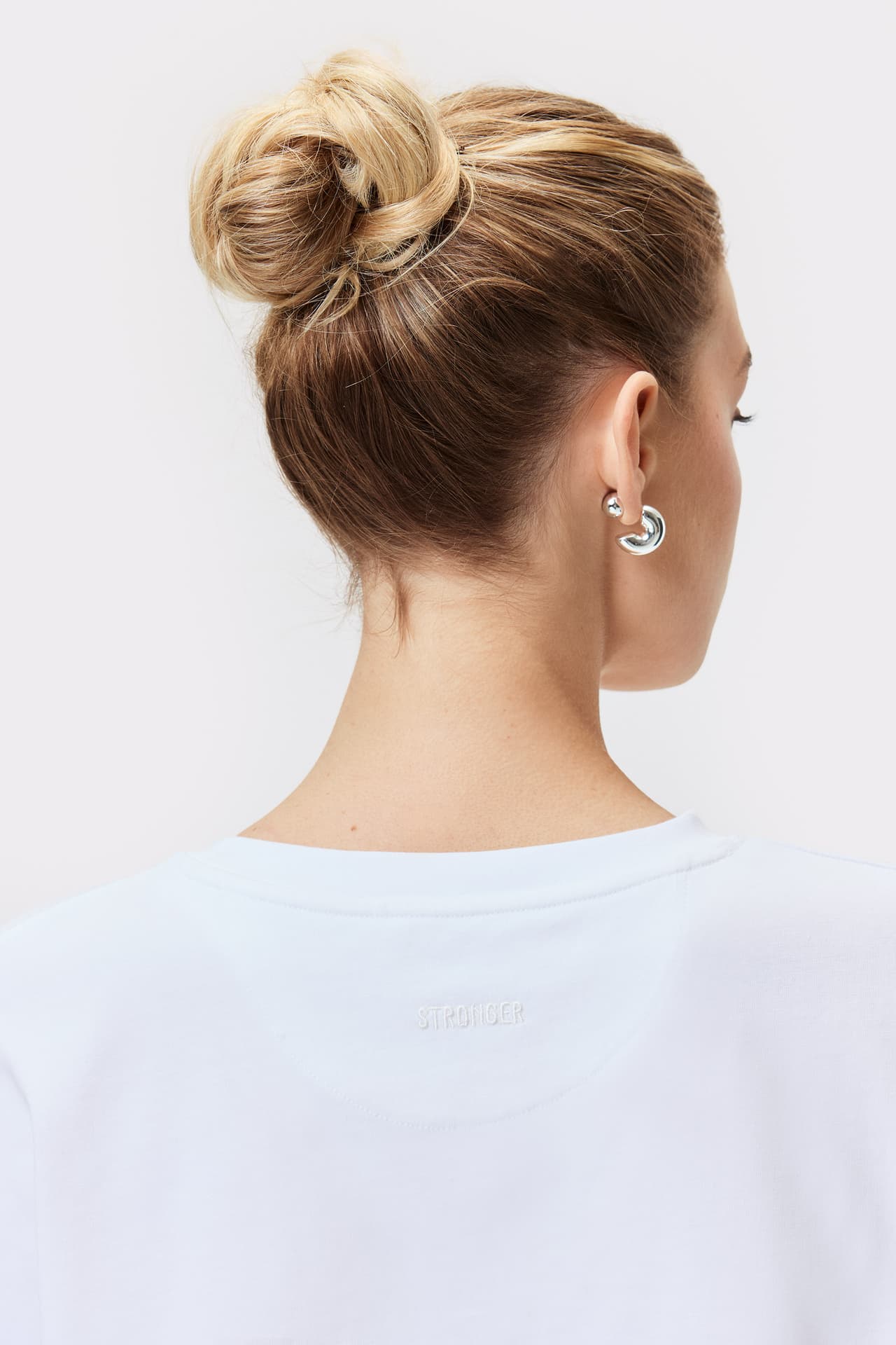 Cropped T-shirt från STRONGER